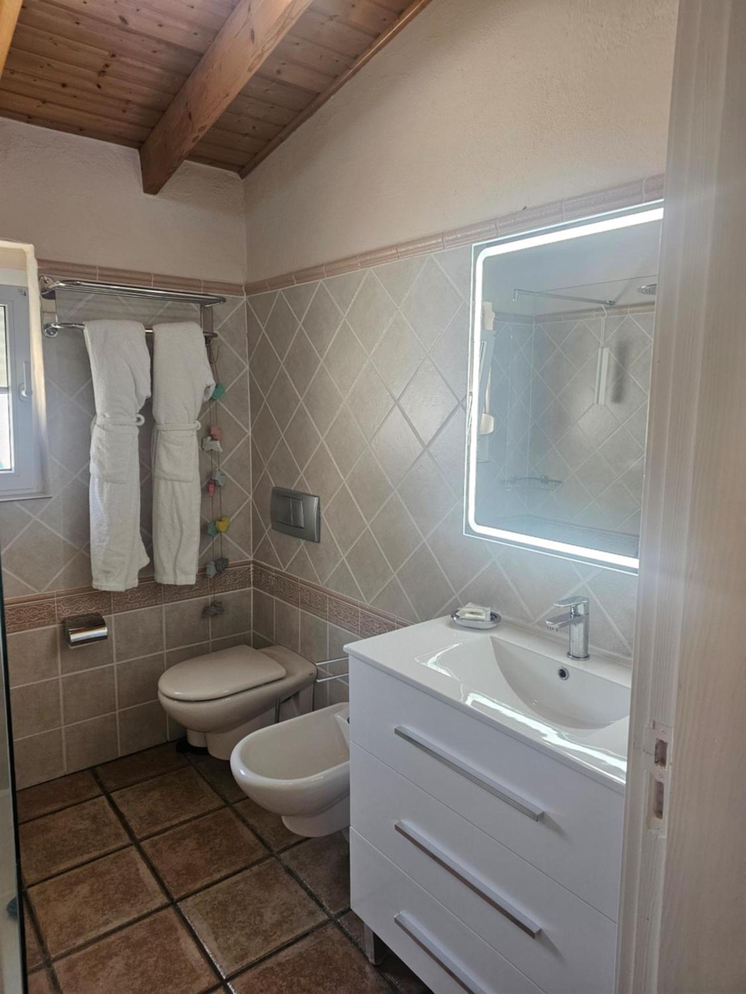 Villa Hibisco, Jacuzzi Y Vistas Al Atlantico 阿德耶 外观 照片